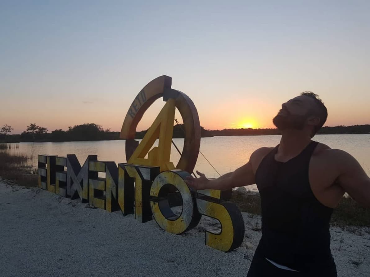 Toda la acción se llevará a cabo en un campo de batalla especialmente acondicionado para esta pelea y solo el mejor podrá alzarse con la victoria.