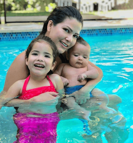 Otra de sus actividades favoritas es estar en la alberca. La sonrisa de Giulietta en esta foto lo dice todo.