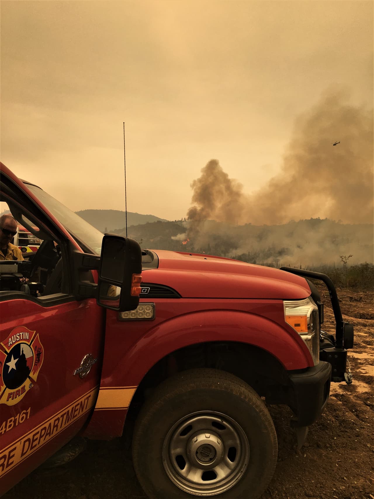 El gobernador de Texas, Greg Abbott, anunció el pasado viernes que se enviaron alrededor de 190 bomberos y se espera que se queden en el estado por al menos dos semanas.