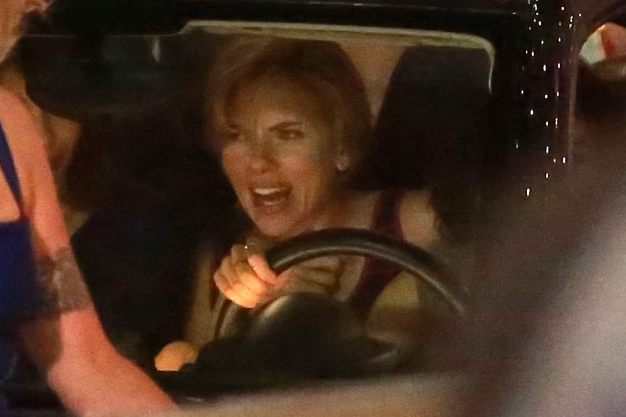 Scarlett Johansson es una mujer muy talentosa y trabajadora.