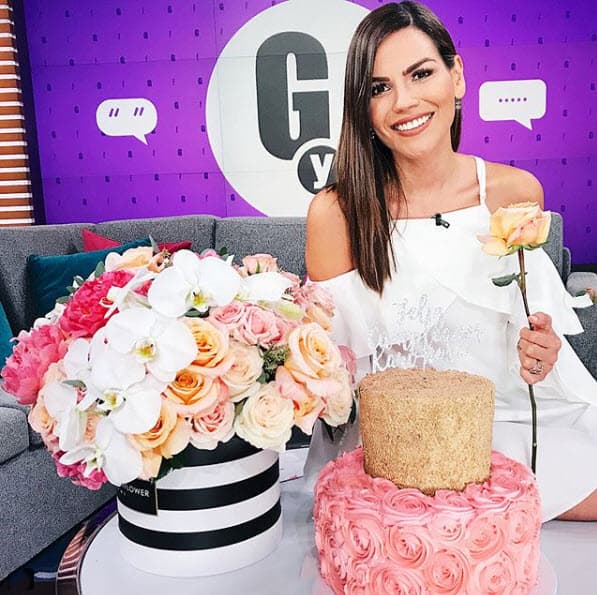 En su cuenta de Instagram, la presentadora le envió un mensaje para agradecerle al puertorriqueño: "¿No te cansas de sorprenderme?", escribió acompañado de un emoji de mariposa y otro de corazones.