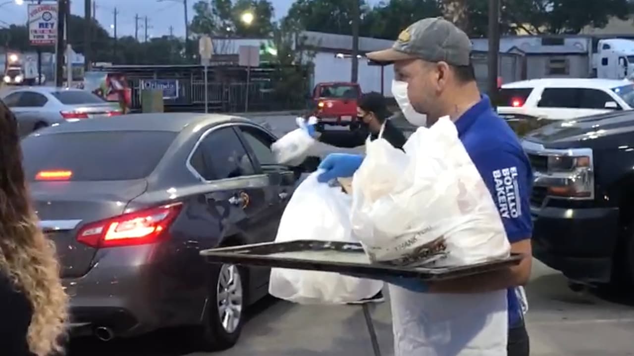 La panadería espera repartir 5,000 bolillos en toda esta semana.