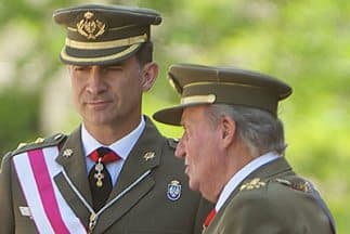 El Príncipe Felipe de Asturias junto a su padre, el rey de España Juan Carlos I.
