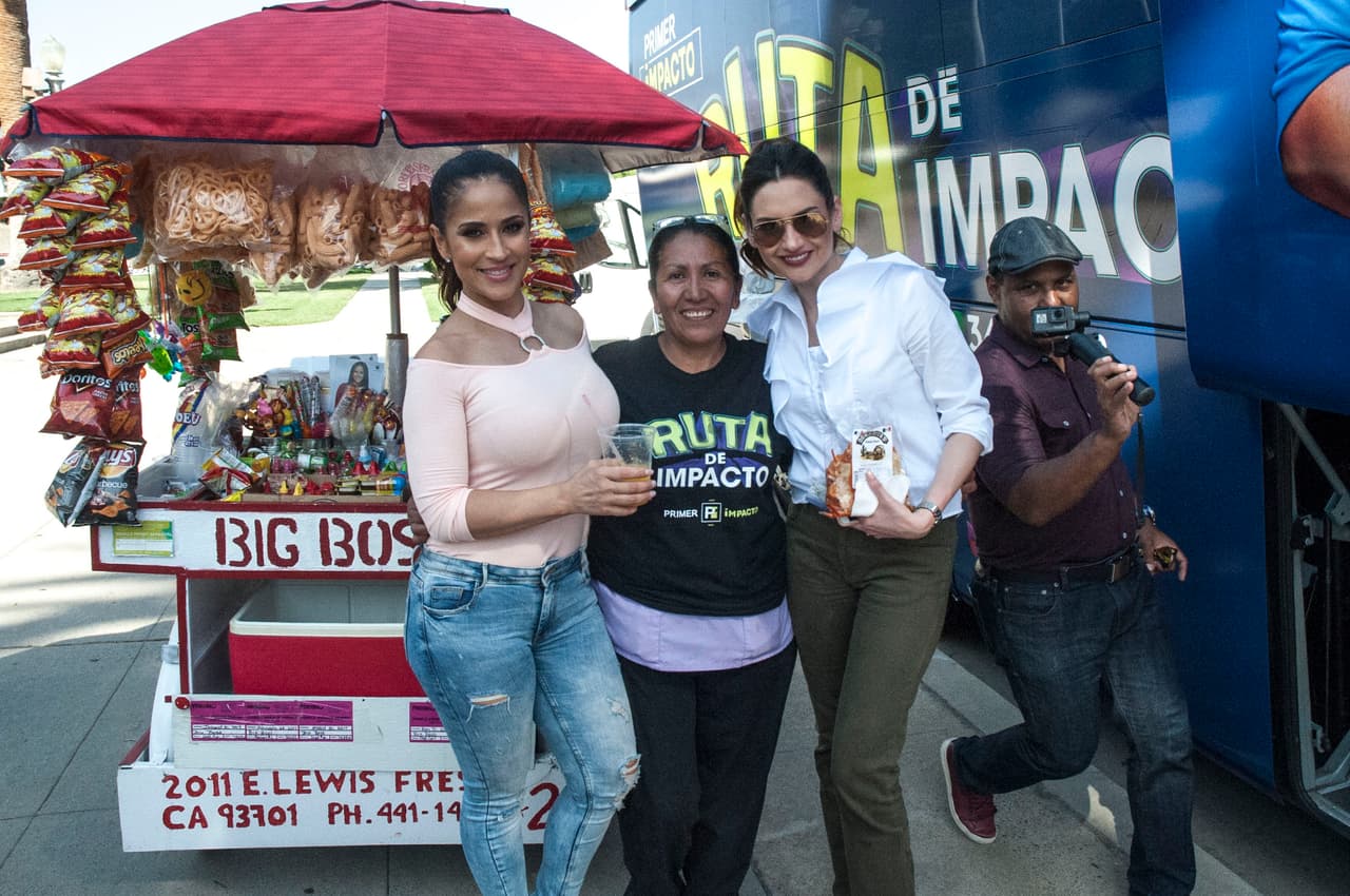 Una bienvenida calurosa fue lo que recibió al equipo de Primer Impacto en Fresno. Tanto del clima como el cariño del público del Valle Central. Todos los presentes tuvieron la oportunidad de tomarse fotos y convivir con el equipo.