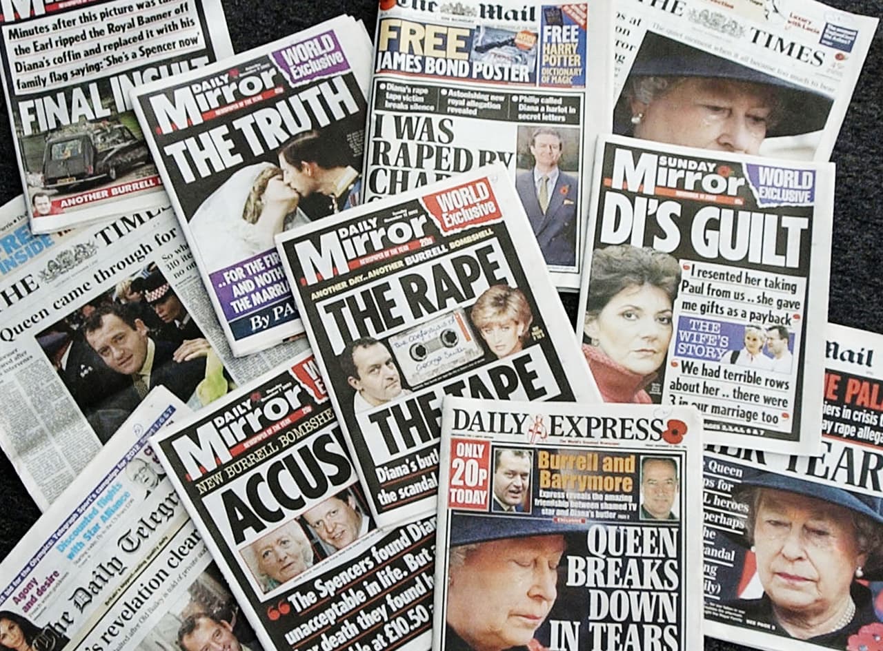 Incluso, estos cambios repentinos de humor se evidencian, en especial, en su relación de amor-odio con la prensa. Sir David English, fallecido director de Associated Newspapers, afirmó que "es indiscutible que Lady Di explotara a la prensa para sus propios intereses, al igual como nosotros la explotamos a ella".