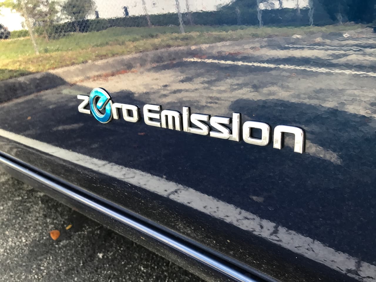 El rango de precios básicos del Nissan Leaf 2016, que va desde 31,000 dólares para la versión básica S hasta 36,800 para la versión tope SL, lo hacen un proposición difícil de tragar para aquellos que no son 
<b>convencidos y militantes de los beneficios de la movilidad sin emisiones</b>,