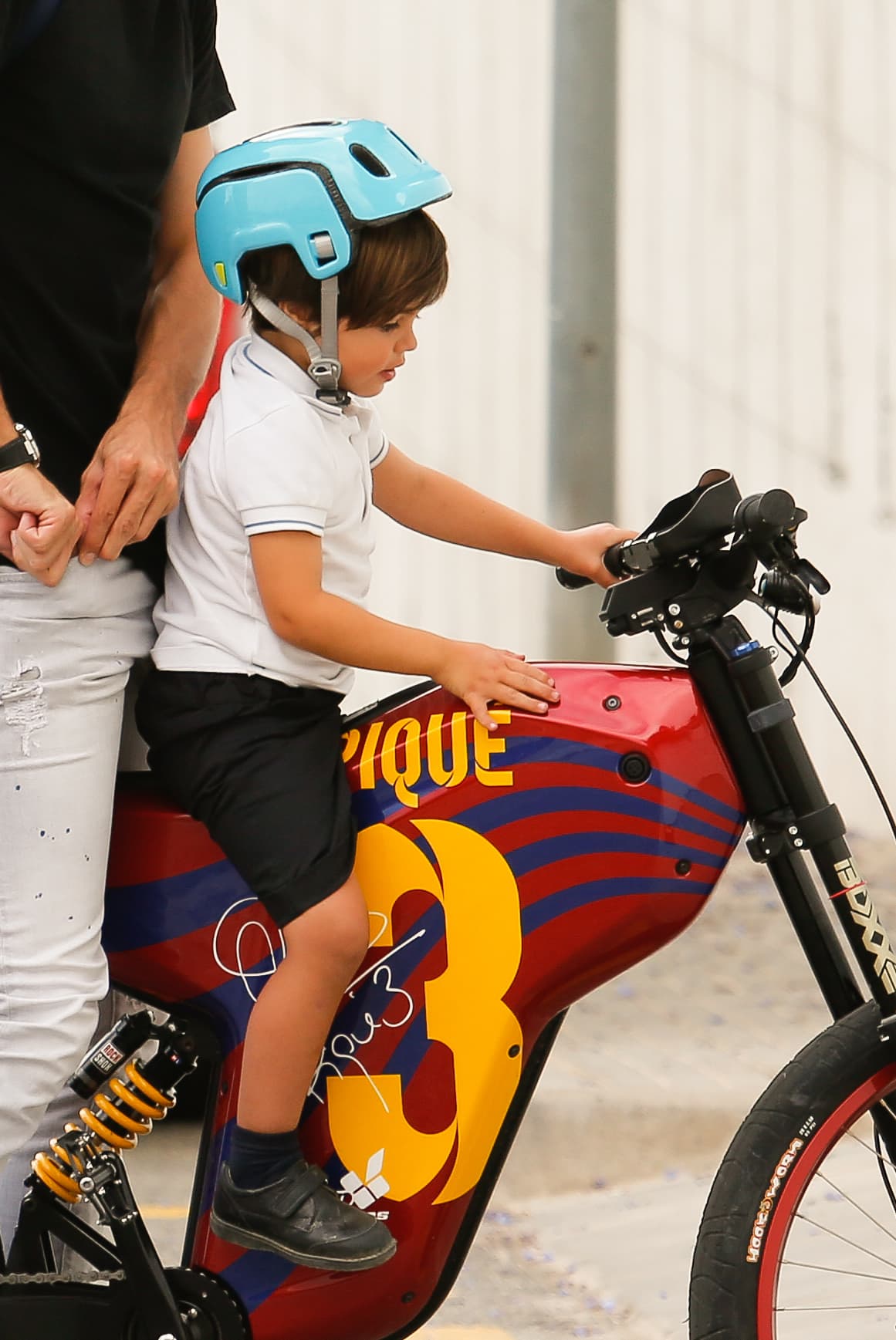 Photo © 2016 Quimi Ortiz/The Grosby Group EXCLUSIVE Barcelona, Sept 22, 2016 Soccer star, Gerard Pique arrives home driving a Barcelona FC customized bicycle after picking up his son Milan from school.