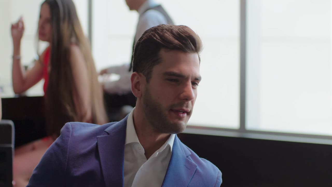 Para ello, el equipo de El Dragón planeó la creación de Prisma Producciones, una nueva empresa que contactó a Armando Ruiz para hacerle una jugosa oferta de trabajo que no aceptó.