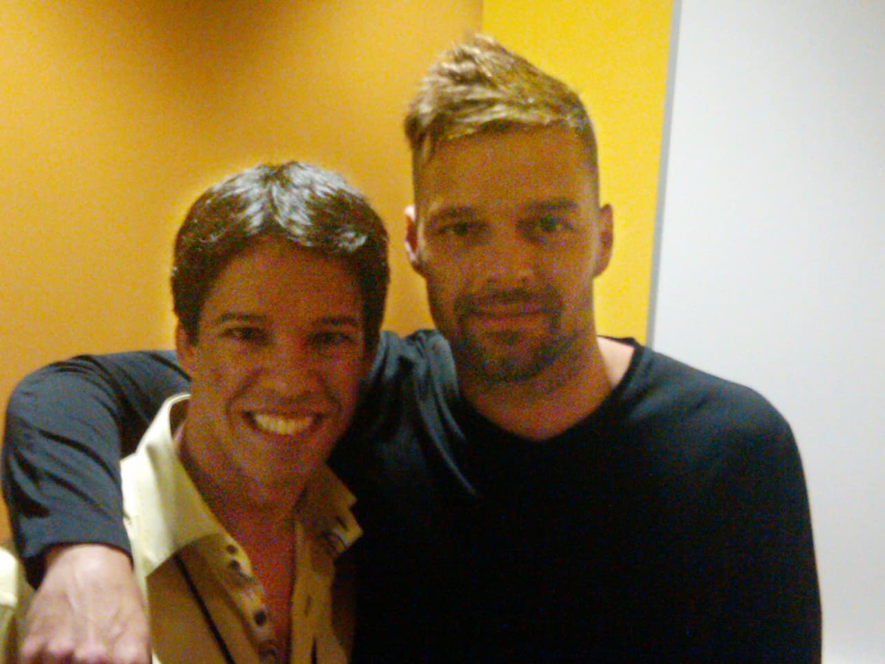"Jangueando con Ricky Martin en el Choliseo justo antes del inicio de su gira mundial".