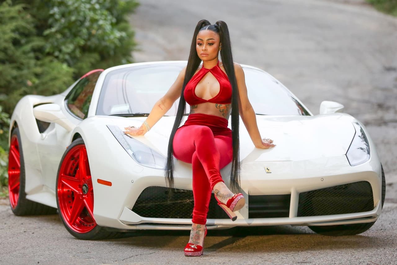Blac Chyna es seguidora de Ferrari y ese gusto lo ha trasladado a 
<b>su hijo mayor, King Cairo,</b> quien además de estar encantando con el auto de su mamá, ha celebrado sus cumpleaños con fiestas temáticas de esta marca de autos.