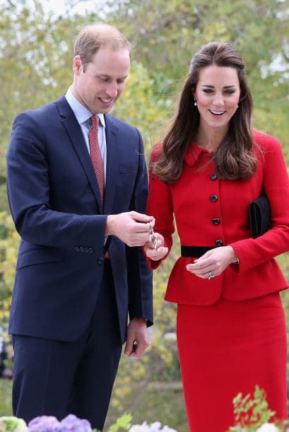 Comenzando con su guardarropa. Más videos de Chismes aquí.