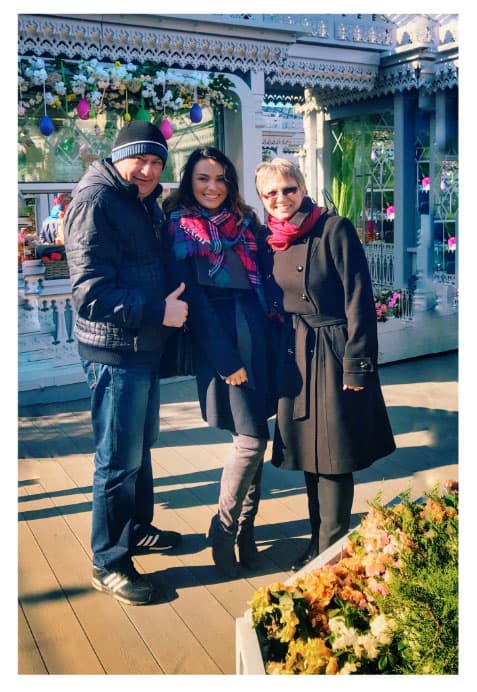 Ellos son sus amados padres: "the FAMILY is God's greatest masterpiece. #mommy #daddy #family #blessed #Moscow #Russia".