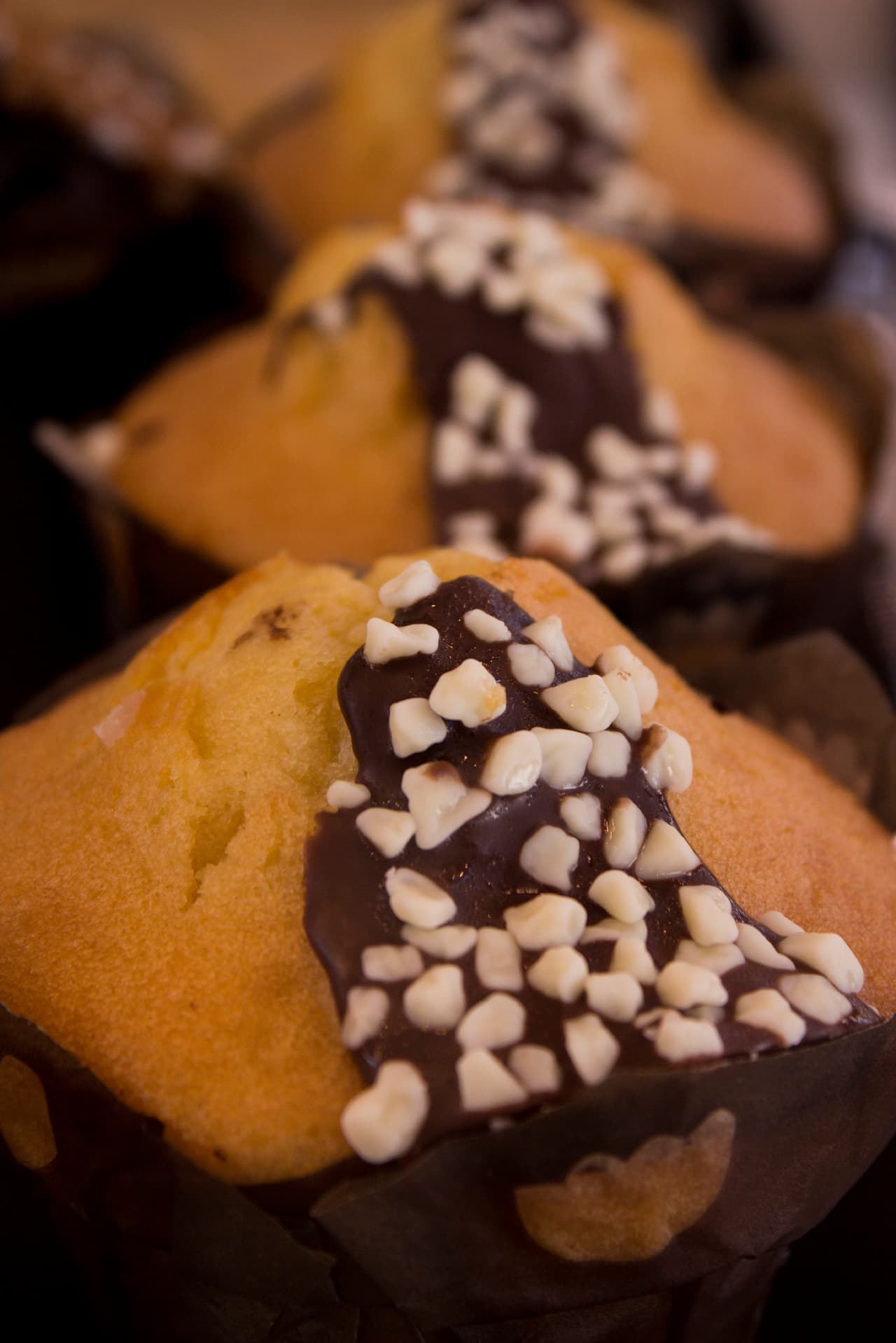Muchas personas les quitan la piel a cualquier tipo de nuez antes de consumirlas, pero se cree que el 90 por cierto de sus antioxidantes se encuentran en ella, aunque su sabor pueda ser un poco amargo. Cocina unos ricos panques con almendras y disfruta de una manera deliciosa estos antioxidantes.