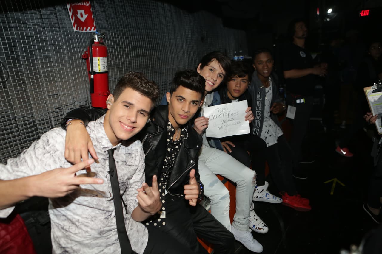 Te llevamos en exclusiva detrás del primer show de La Banda LIVE. We take you behind the scenes.