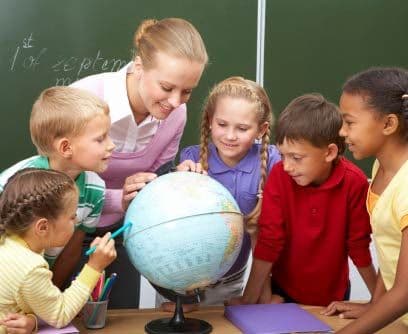 Las consideraciones en base a valoresConsidere ...¿Será mejor para mi niño una escuela pequeña o grande? ¿Quiero una escuela donde mi niño pueda quedar por varios años con niveles diferentes desde párvulos hasta el 12 grado?¿Qué tan importante es para mi la diversidad entre los estudiantes? ¿Quiero un programa de educación tradicional o alternativo?