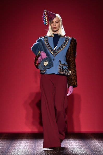 Creemos que existen pocos 'fashion lovers' capaces de enfundarse en sus propuestas para la temporada otoño-invierno.