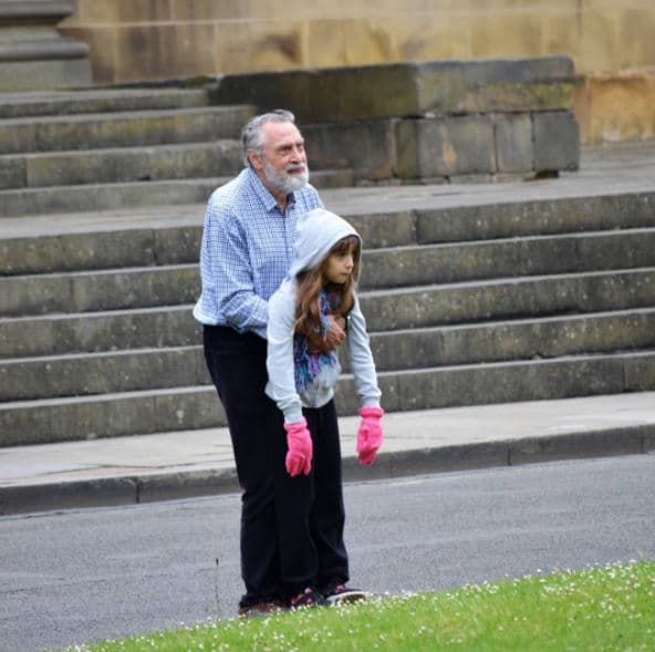 Su abuelo Thomas sin duda ve en su nieta a su fallecido hijo, Thomas Berry. Aquí fueron captados por la lente de su abuelo Rafael en Londres.
