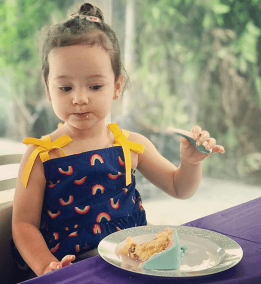 Alana cumplirá 3 años próximamente, el año pasado festejó en familia con un delicioso pastel que le encantó.