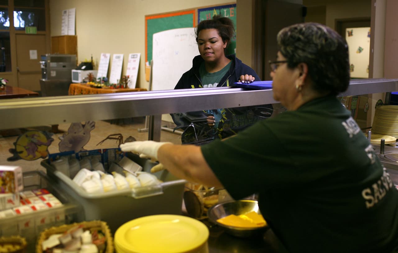 Experts say it's hard to eat healthy on a budget.