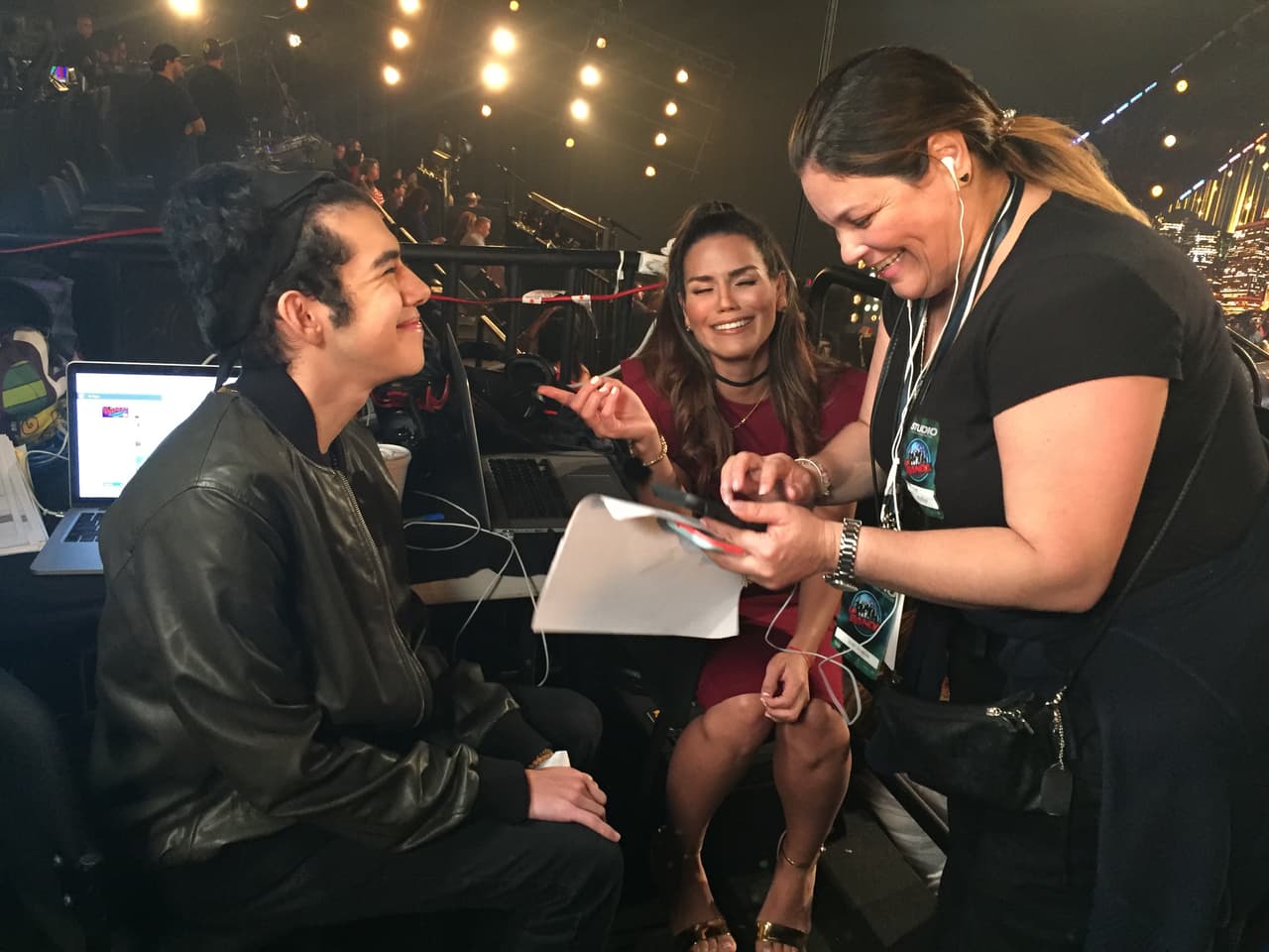 El joven se arregló antes de responder las preguntas.