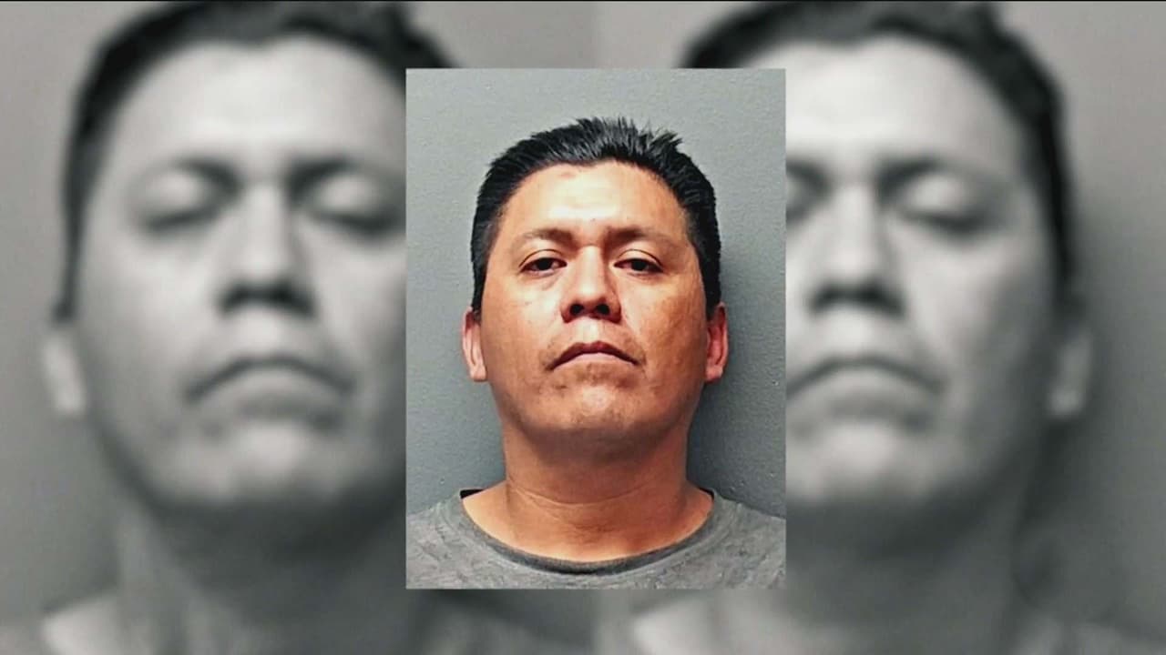 <b>Hombre asegura que descuartizó a varias personas en sacrificios inspirados por la Biblia</b>
<br>
<br>Jason Alan Thornburg, de 41 años, trabajaba como electricista. El hombre asegura que tiene un profundo conocimiento de la Biblia y que está llamado a hacer sacrificios. 
<br>
<br>La policía en el norte de Texas lo descubrió tras investigar el incendio de un contenedor donde había varias partes de tres cuerpos diferentes.
<br>
<br>