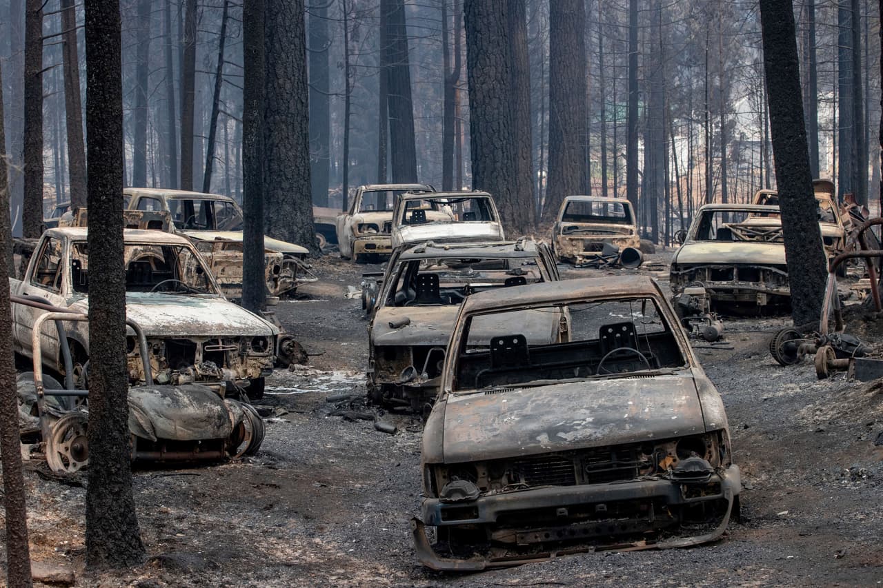 Incendios en California: Caldor arrasa un pueblo entero, mientras Dixie continúa avanzando