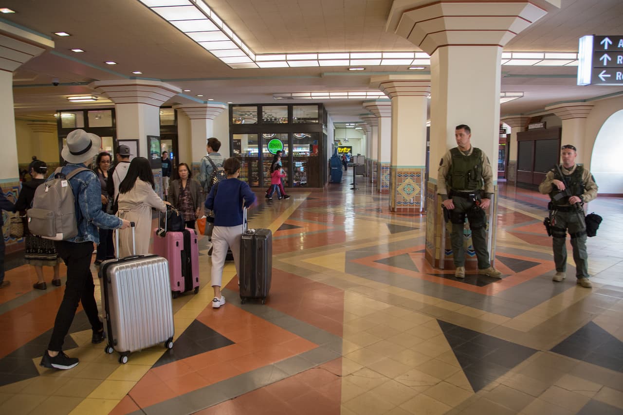 El aeropuerto de Los Ángeles después del atentado de este martes en Bruselas.