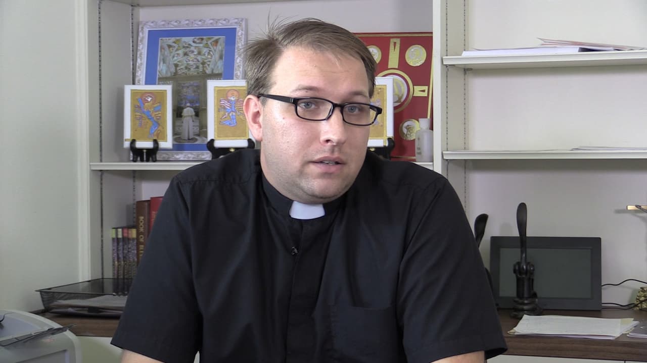 "Si no tenemos esperanza en que podemos continuar viviendo en esta ciudad, la gente tal vez va a decidir a irse a otro lugar porque no hay ninguna locación para vivir", dijo el sacerdote Matthew Kinney, de la Iglesia Sagrado Corazón.