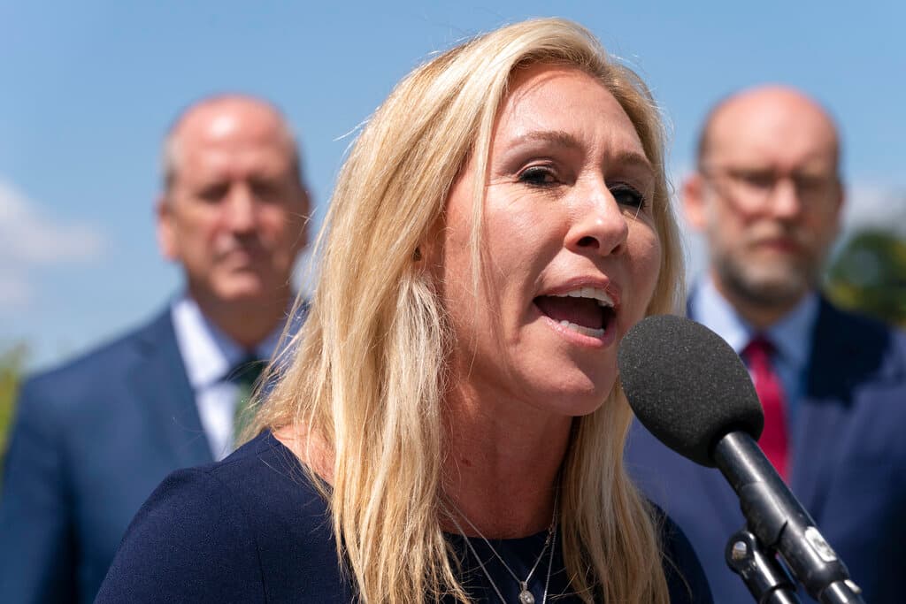 Marjorie Taylor Greene le grita "terrorista" a Alexandria Ocasio-Cortez