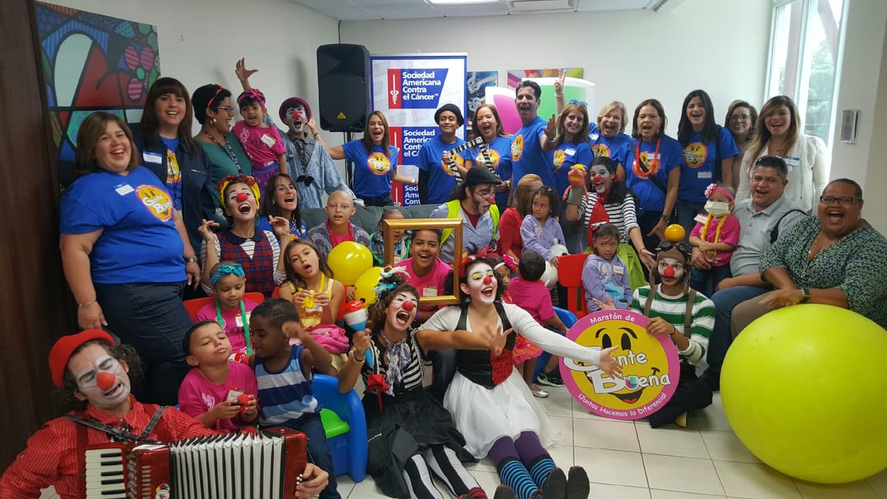 Llevan alegría a pacientes de cáncer pediátrico