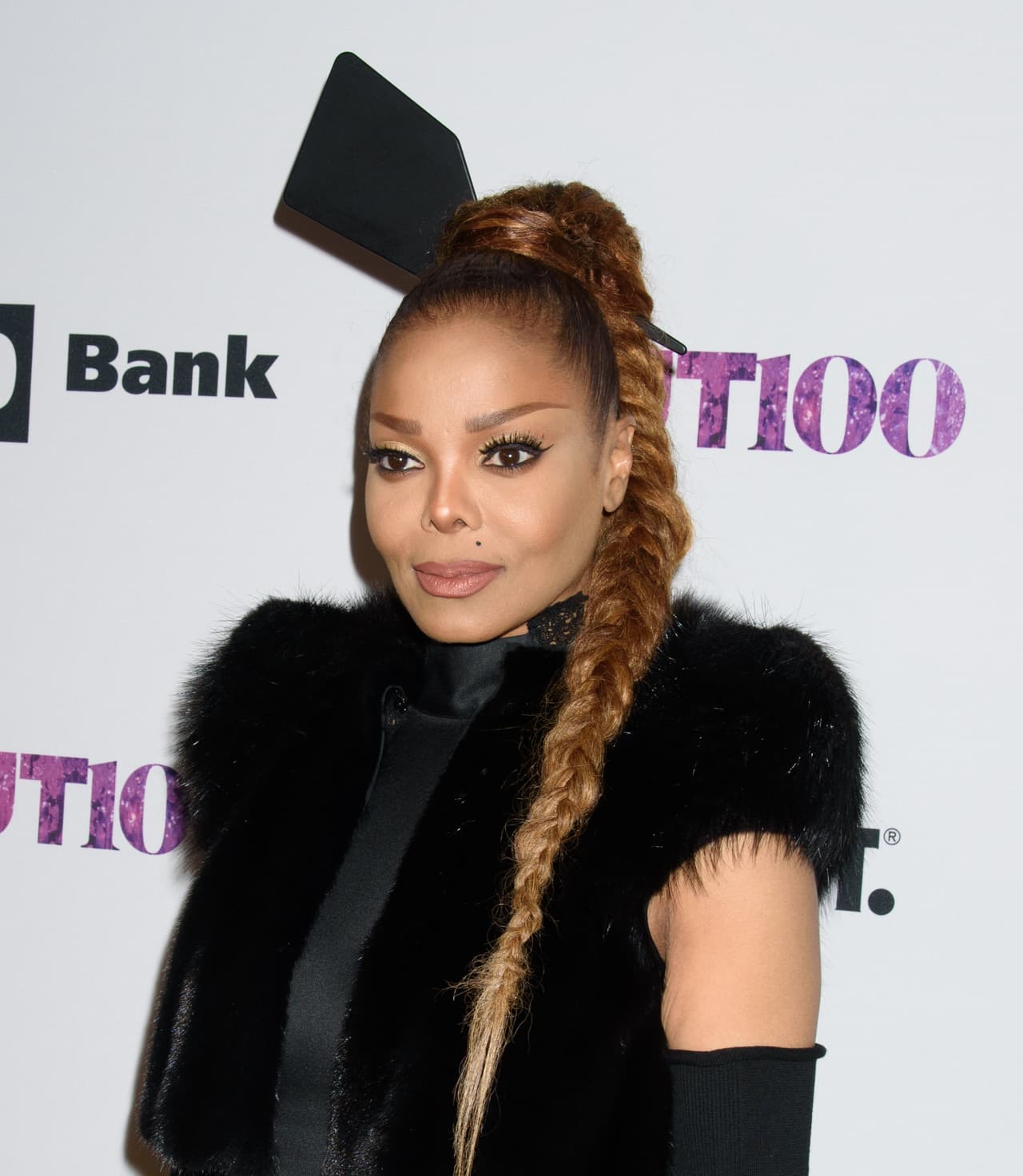 Así es como lució la hermana de Michael Jackson en OUT 100 Awards Gala realizada en Nueva York.