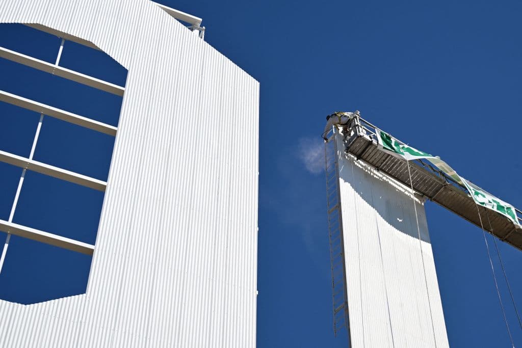 El letrero nació como una estrategia publicitaria para la venta de una nueva urbanización en las colinas de Hollywood. Ese proyecto se llamó Hollywoodland.