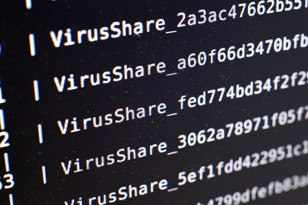 Este virus mortal destruyó las computadoras IBM en todo Gran Bretaña, borrando millones y millones de datos y archivos que no pudieron recuperarse, puesto que esto fue en una época en donde todavía no había sistemas de respaldo y por ello, miles de negocios resultaron afectados.