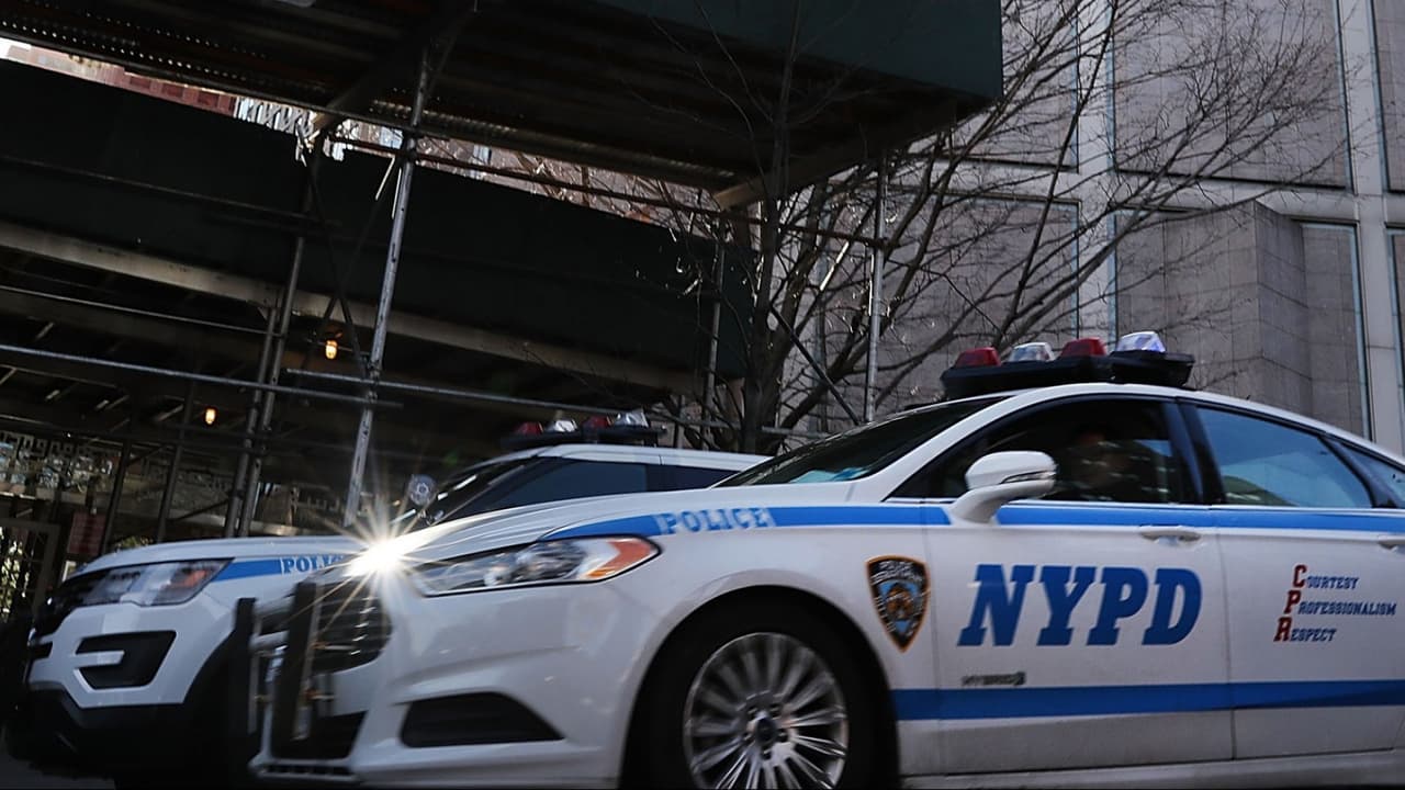 Renuncian los detectives acusados de violar a una mujer dentro de su camioneta en Nueva York