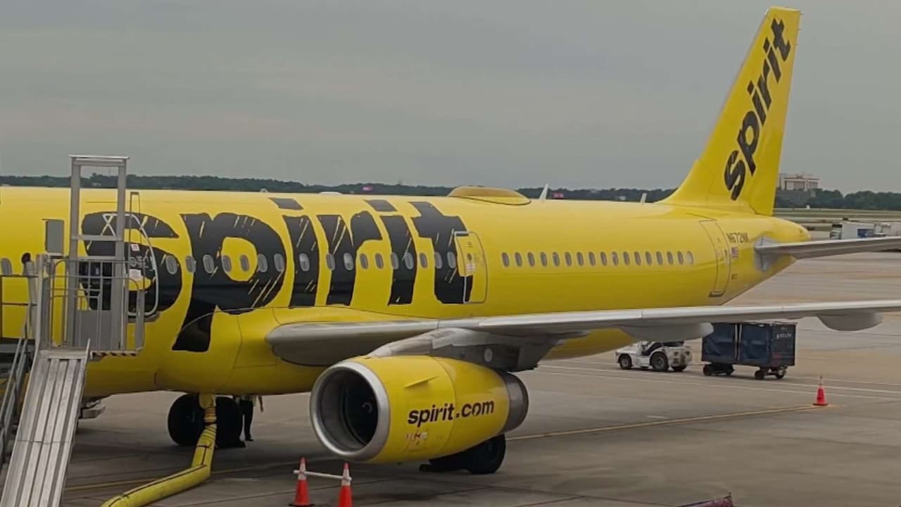 Salida de Spirit eleva tarifas aéreas y reduce opciones para viajeros en EEUU