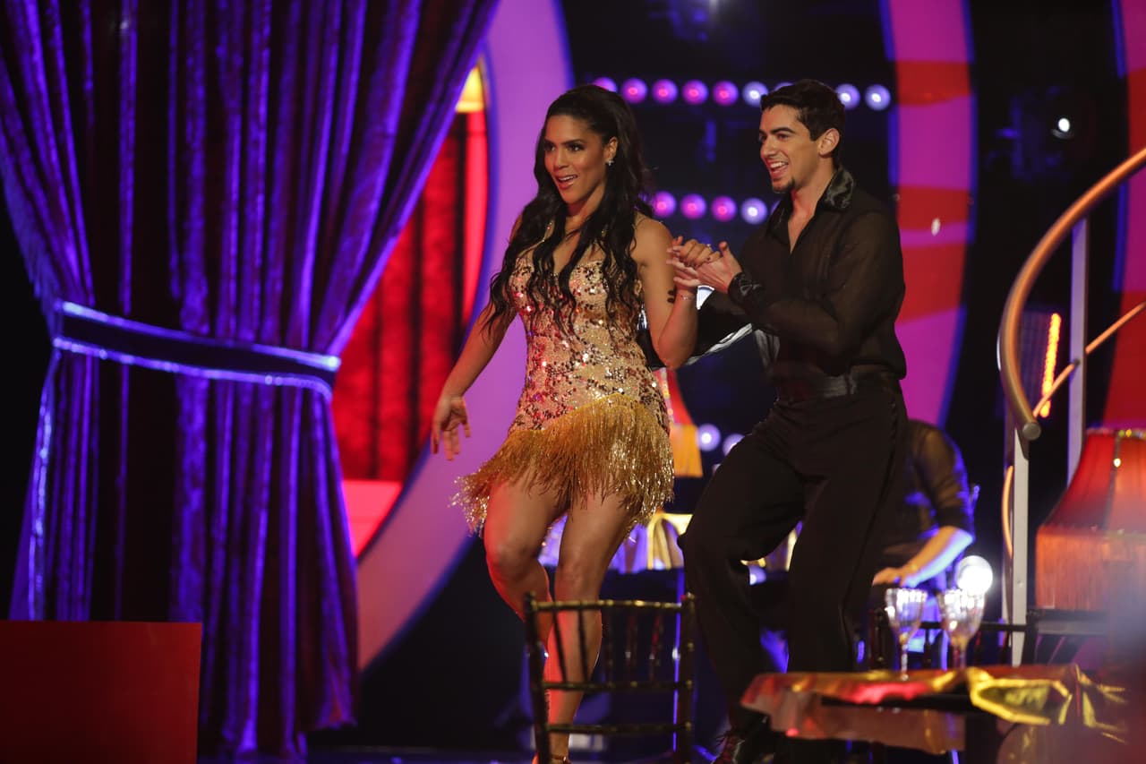 A Brea le tocó bailar una salsa inspirada en la película 'El cantante' y Francisca apareció en la última parte del número.