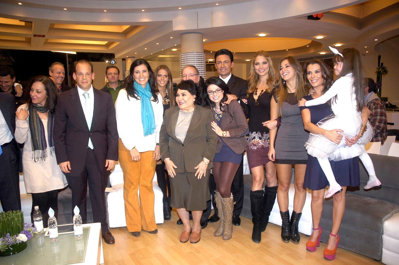 La producción mexicana corrió a cargo de Juan Osorio, quien la llevó a los hogares mexicanos al año siguiente. Acompañaron a los protagonistas: Claudia Álvarez, Erick Elías, Marco Corleone, Raúl Buenfil, Beatriz Morayra, Kika Édgar, Jorge Aravena, Carmen Salinas, Julissa y la niña María José Mariscal.