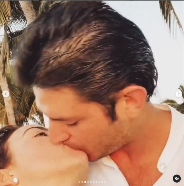 Los ahora esposos celebraron por partida doble, ya que un día después de la boda religiosa tuvieron una ceremonia espiritual con la que también bendijeron su amor.