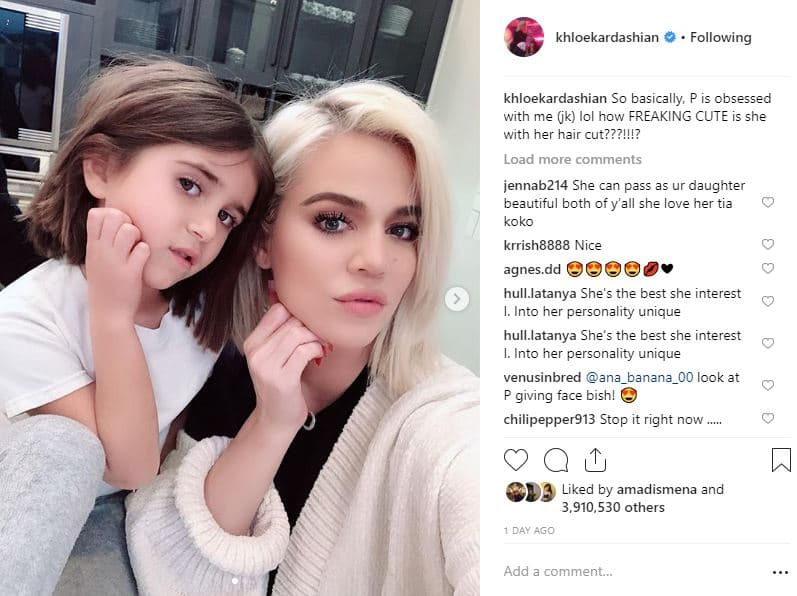 “Así que, básicamente P está obsesionada conmigo (broma) ja ja ja. ¿Qué tan increíblemente linda se ve con su nuevo corte de cabello?”.
<br>