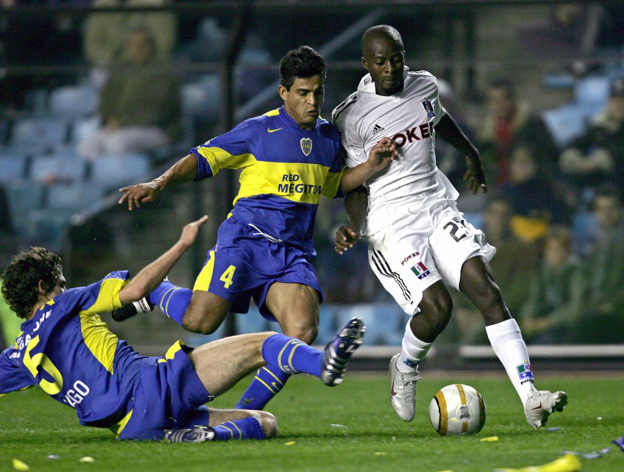 Atacado por unos encapuchados, el goleador colombiano Édison Chará perdió la vida el 19 de octubre de 2011. Tenía 31 años y había jugado en el Once Caldas de Manizales a la campaña siguiente de que este club salió campeón de la Copa Libertadores 2004.