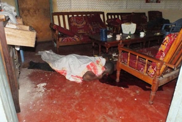 Según testigos citados por los medios locales, el ataque comenzó a las 20.00 (hora local) del domingo.