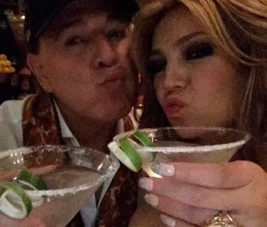 Eso es una de las cosas que más los une, pues ambos están sumergidos en el mundo de la música.