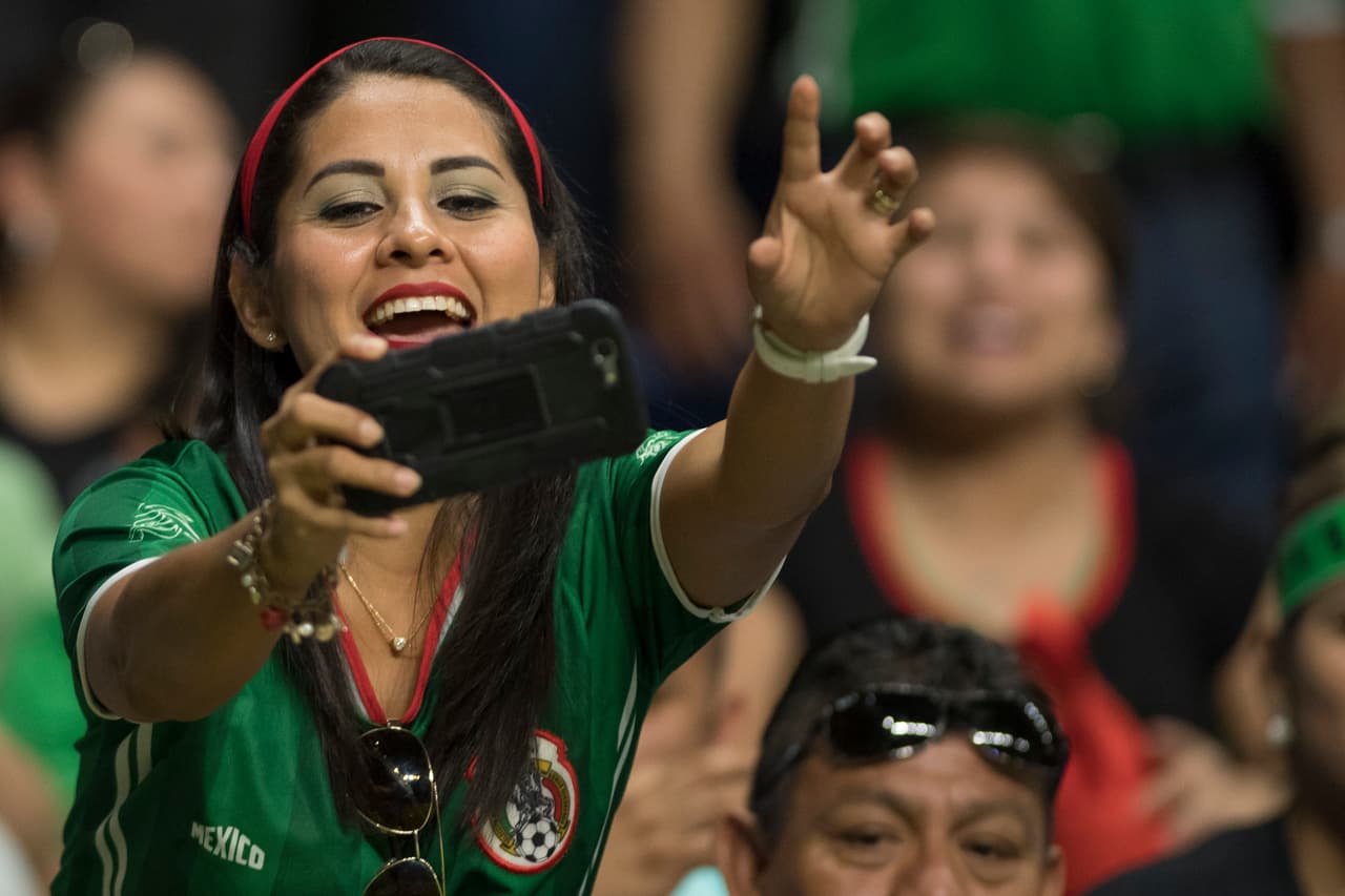 Action photo during the Mexico vs Curacao, Corresponding grop -C- of the 2017 CONCACAF Gold Cup, at Alamodome Stadium, San Antonio, Texas. Foto de accion durante el partido Mexico vs Curazao, Correspondiente al Grupo -C- de la Copa Oro de la CONCACAF 2017, en el Estadio Alamodome, San Antonio, Texas, en al foto: fans 16/07/2017/MEXSPORT/Omar Martinez.