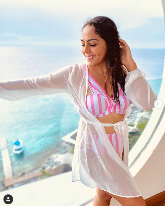 Ana Pau Cáceres es cantante y presentadora, actualmente tiene 26 años.