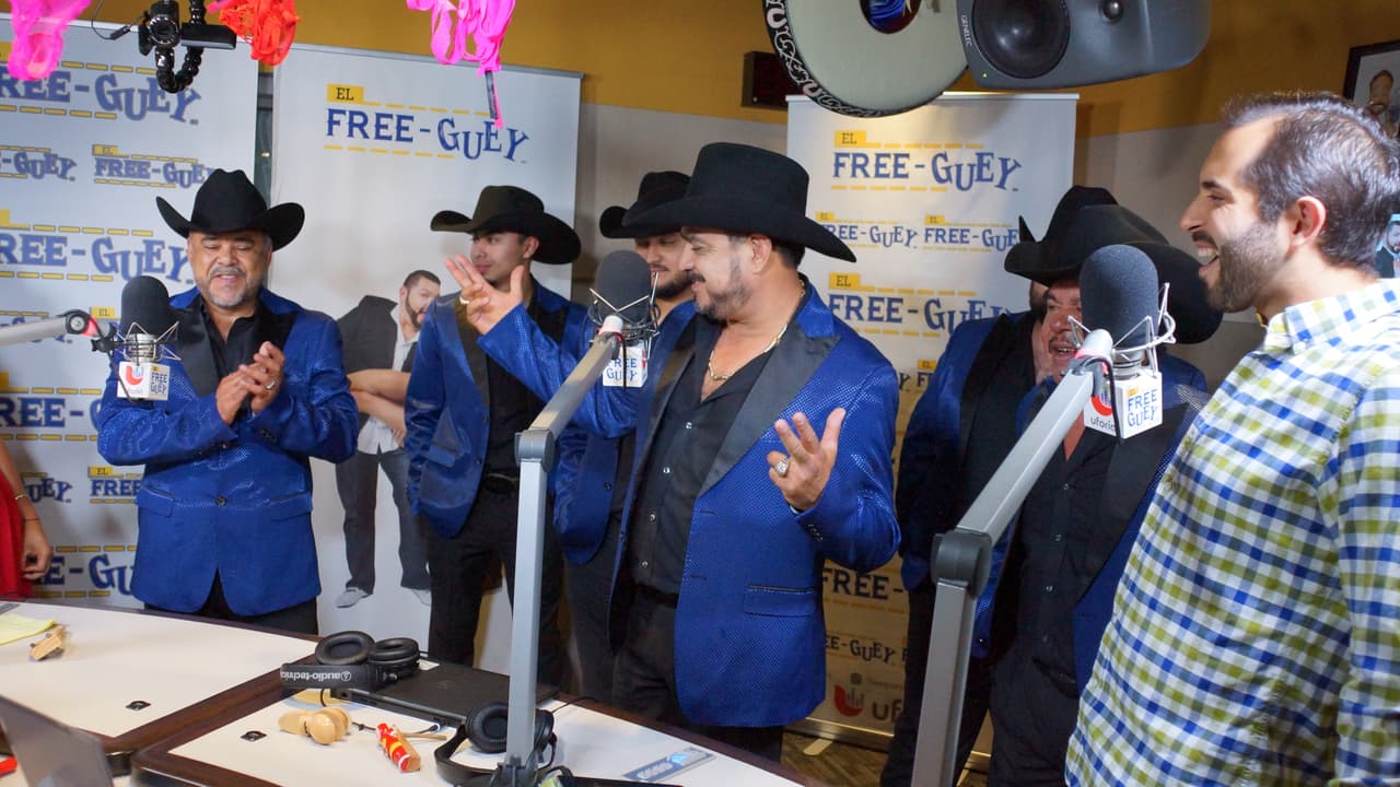 Los tres locutores se la pasaron 🎶 "fine, fine, fine, very good, very good, very good, very, very, very, very good" 🎶 con Los Rieleros de Norte.