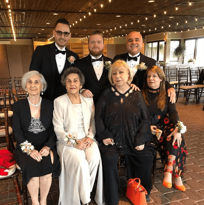 Cristina Saralegui confesó, al diario Chicago Tribune en 2011, que antes de bajar su ritmo de trabajo se "sentía mal" por "perderse tanto" la vida de sus tres hijos.