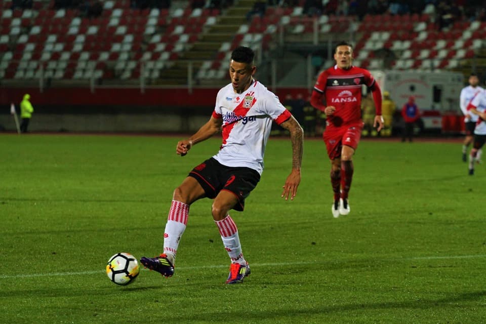 El argentino Mauro Quiroga, quien marcó 23 goles en el último año con el Curicó Unido de Chile, podría llegar al Necaxa.
