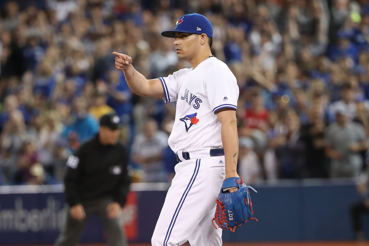 El lanzador mexicano Roberto Osuna, de Toronto Blue Jays, afirmó que ve al narcotraficante Joaquín 'El Chapo' Guzmán como un héroe, en medio de realidades que para el deportista son lógicas.
