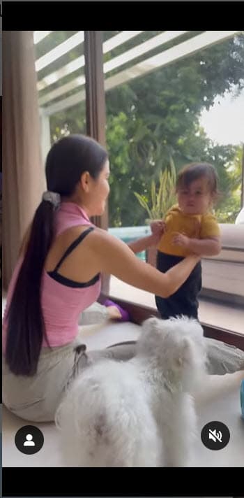 Estas imágenes se revelaron el pasado 4 de agosto mientras 
<b><a href="https://www.univision.com/famosos/raphy-pina-sentencia-nuevo-mensaje-carcel" target="_blank">el afamado productor cumple una condena de 41 meses</a></b> en una prisión de Carolina del Norte por posesión ilegal de armas.