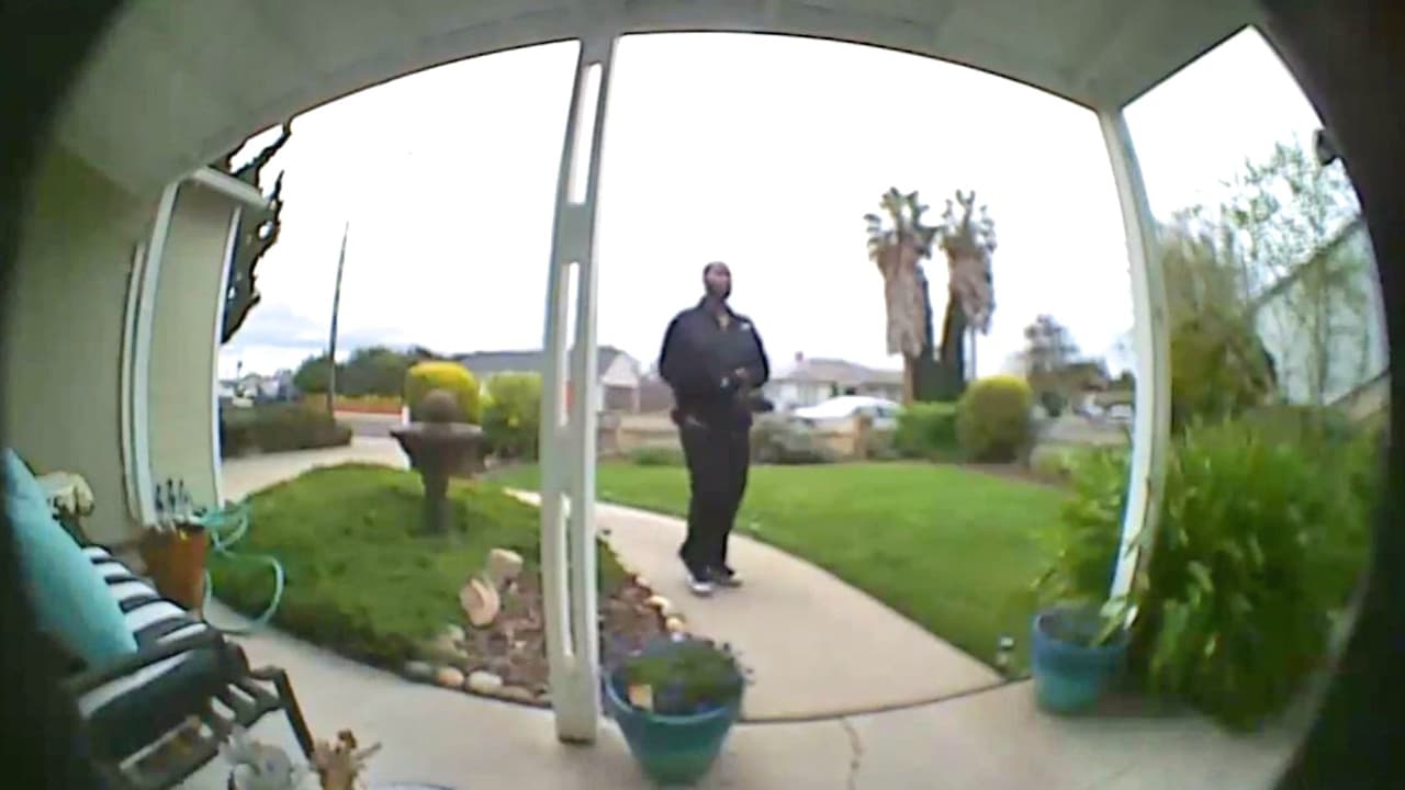 Conductor de Uber deja a pasajeros en el aeropuerto y una hora después regresa a robar su casa